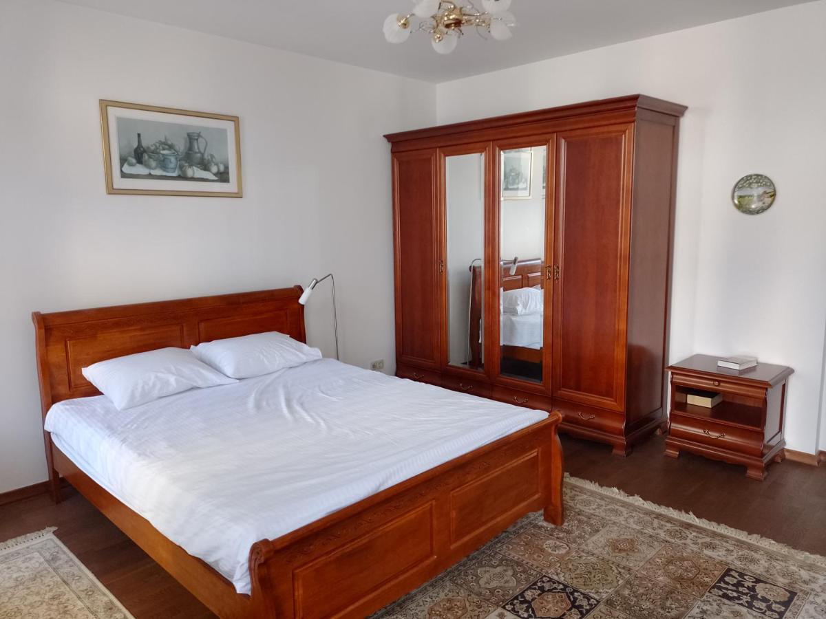 Premium Class Apartment, Free Parking, Maximum 5 Guests, 2 Bedrooms, 3 Beds リガ エクステリア 写真